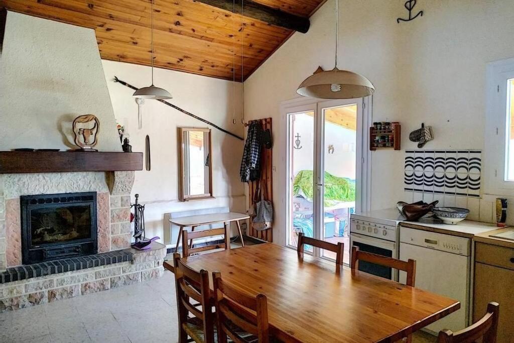 ヴォヴェール Chalet Typique Au Coeur De La Petite Camargueヴィラ エクステリア 写真